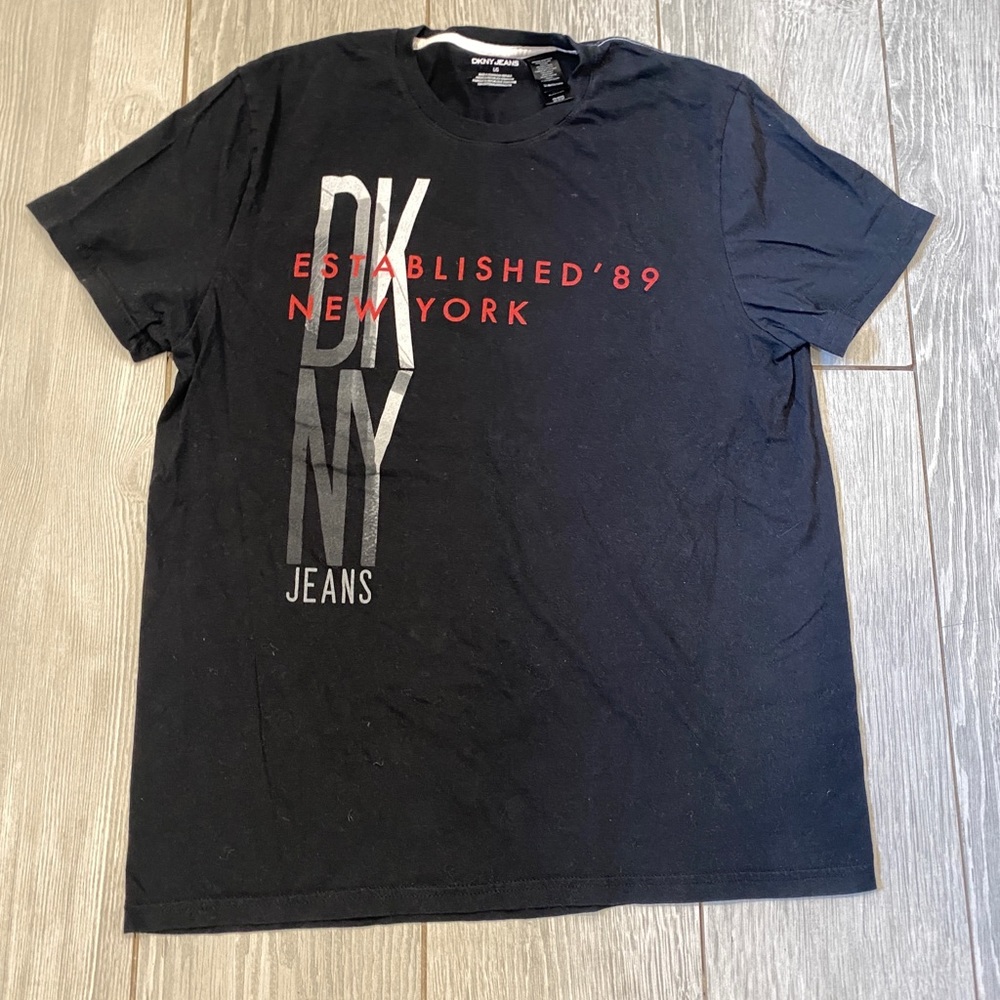 Dkny graphic t shirt mens large